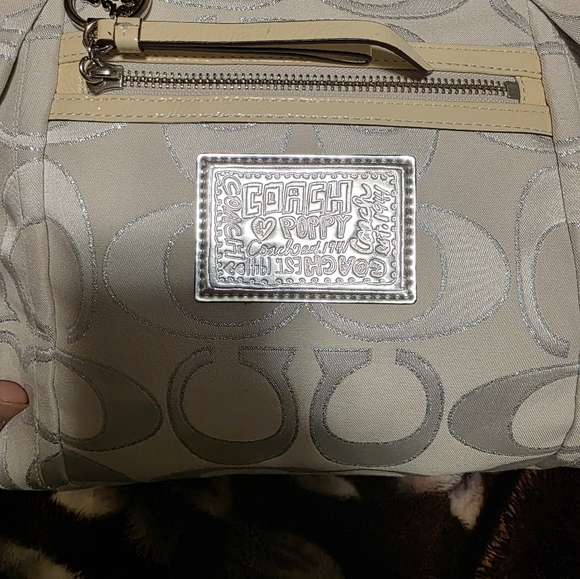 Coach Ivory and Creme Glam Poppy Signature Tote - Picture 7 of 16